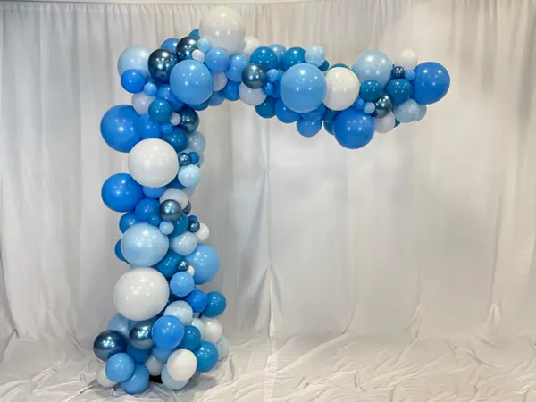 Freestanding organic balloon wave in blues