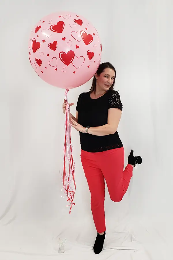 Single jumbo balloon with printed hearts on a weight
