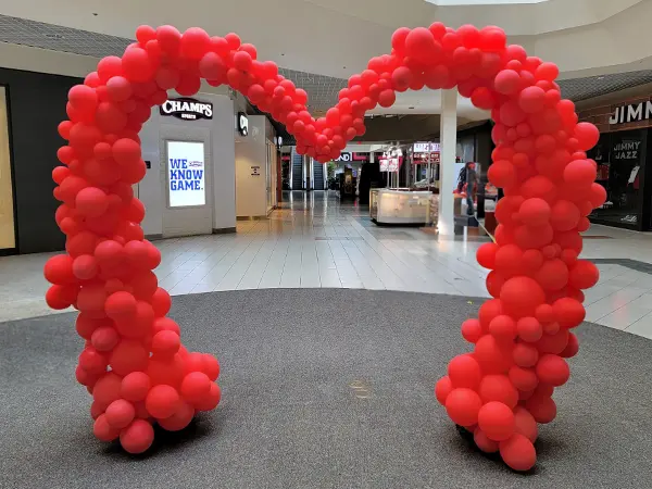 Organic heart shaped balloon arch